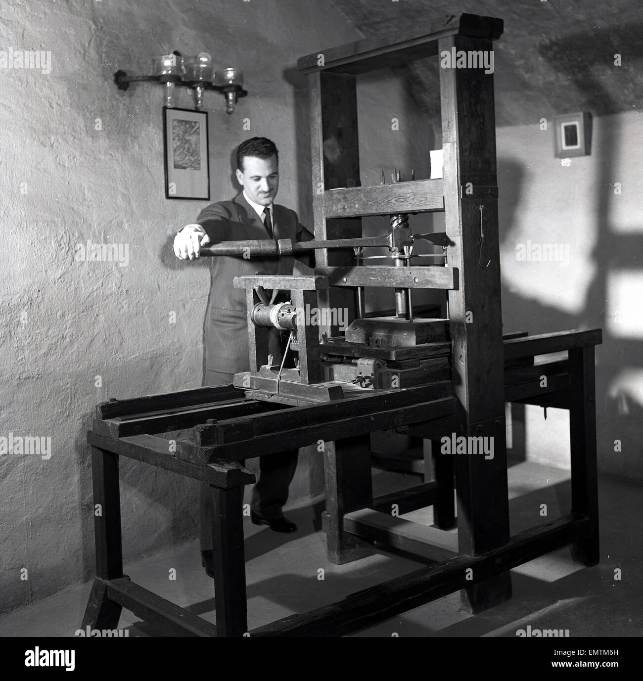 Imagen de una antigua imprenta de madera