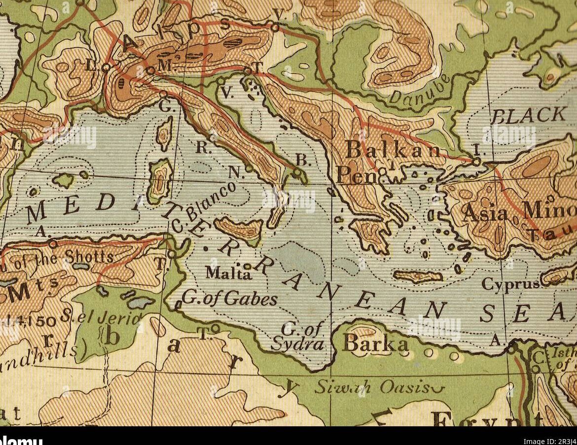 un antiguo mapa del mundo con rutas de navegacion trazadas en tonos sepia